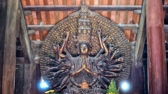 Tượng Phật Nghìn Mắt Nghìn Tay Chùa Bút Tháp