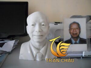 Làm Tượng Bán Thân Theo Yêu Cầu Của Khách